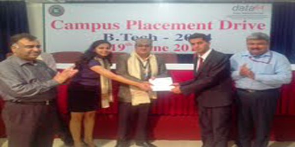 बाहरा विश्वविधालय के छात्रों ने मनवाया अपना लोहा, 10 लाख तक का पैकेज किया हांसिल !