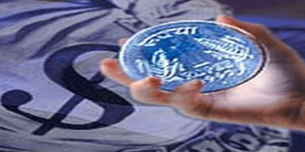 डालर के मुकाबले रूपया रिकार्ड निचले स्तर पर