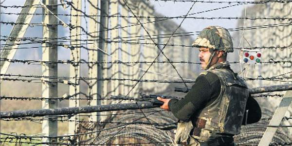 पाक ने फिर किया सीज फायर का उल्लंघन, भारतीय चौकियों पर गोलीबारी