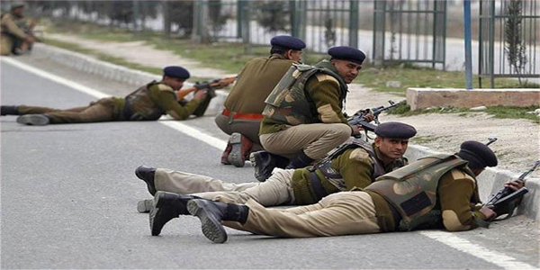 पुलवामा में एक जवान शहीद, तीन आतंकवादी मार गिराए