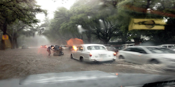 बारिश ने रोकी सरकार की रफ्तार!