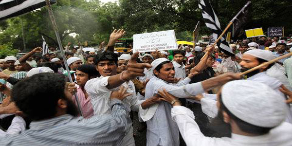 मस्जिद में नमाज अदा कर रहे 44 लोगों की गोली मारकर हत्या