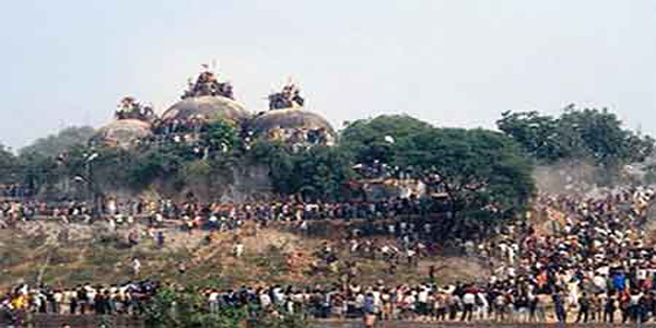 अयोध्या में सन्नाटा, कई शहरों में जयश्रीराम के नारे