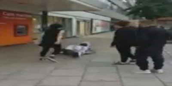 बुजुर्ग सिख की लड़की ने की लात-घूंसों से पिटाई, चेहरे पर थूका