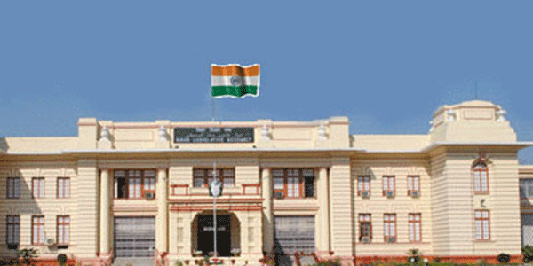 EVM हटाने को लेकर विधानपरिषद में हंगामा