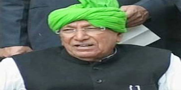 ओम प्रकाश चौटाला ने तिहाड़ जेल के समक्ष आत्मसमर्पण किया