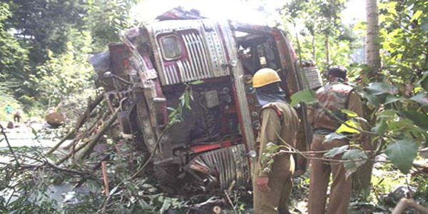 हिमाचलः सिरमौर के पास गहरे खड्ड में गिरी बस, 20 की मौत