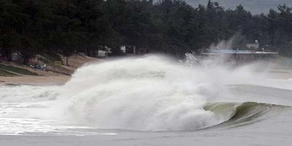 चीन में तूफान के कारण हाई अलर्ट