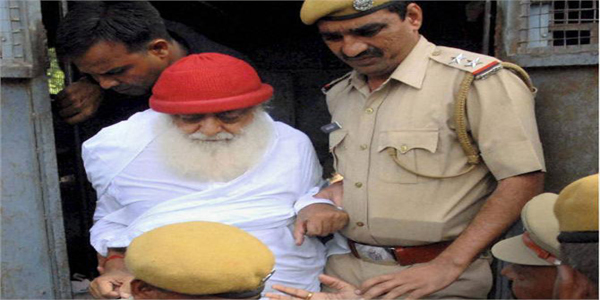 अहमदाबाद पुलिस ने की आसाराम की पत्नी व बेटी से पूछताछ