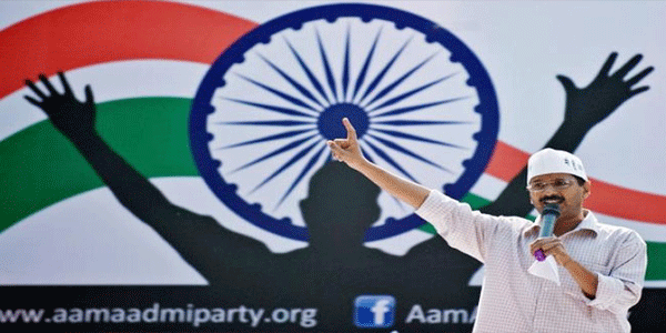 मीडिया समूहों को बांटे 1,400 करोड़ : AAP