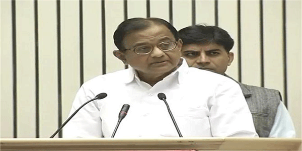 सीबीआई और कैग अपनी हदें पार न करें : चिदम्बरम