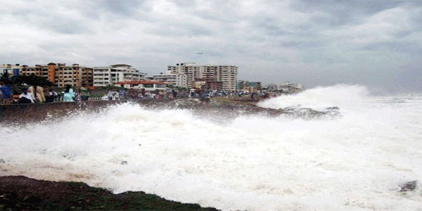 ‘फैलिन’ के बाद ‘हेलेन’ की दस्तक, आंध्र तट पर मूसलाधार बारिश