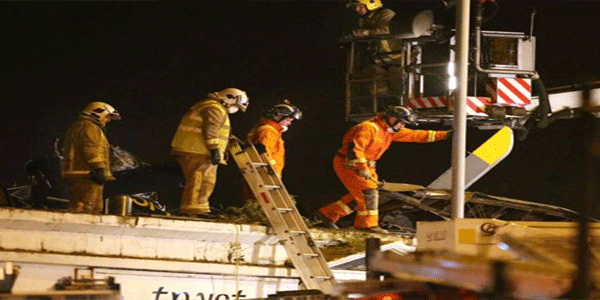 ब्रिटेन में पब की छत पर गिरा हेलीकाप्टर