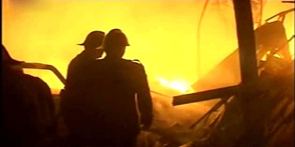 कास्मेटिक्स कंपनी का गोदाम जलकर खाक, कोई हताहत नहीं