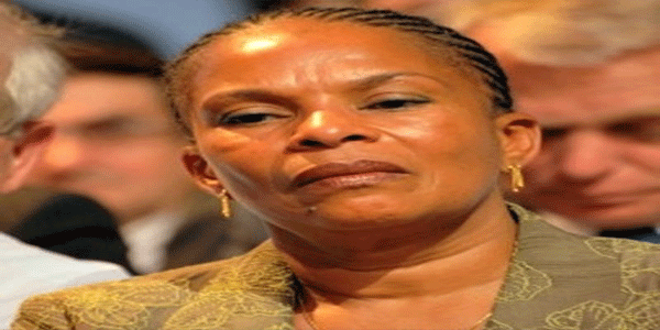 अश्वेत मंत्री की तुलना बंदर से करने पर उठा विवाद