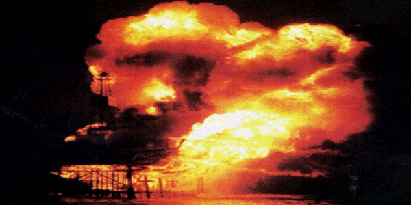 उत्तरी सागर में आग से घिरे पोत से सात लोगों को बचाया गया