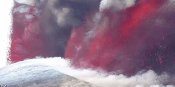 ज्वालामुखी फटने से इटली में हवाईअड्डा बंद