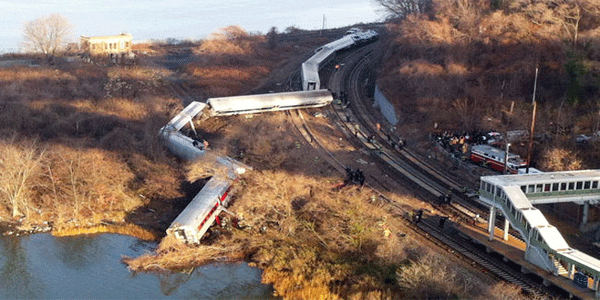 न्यूयॉर्क में पटरी से उतरी मैट्रो, 4 की मौत, 67 जख्मी