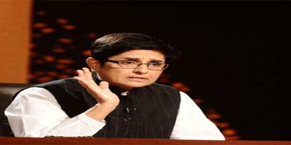 किरण बेदी के पास 2 वोटर कार्ड, जांच में जुटा EC